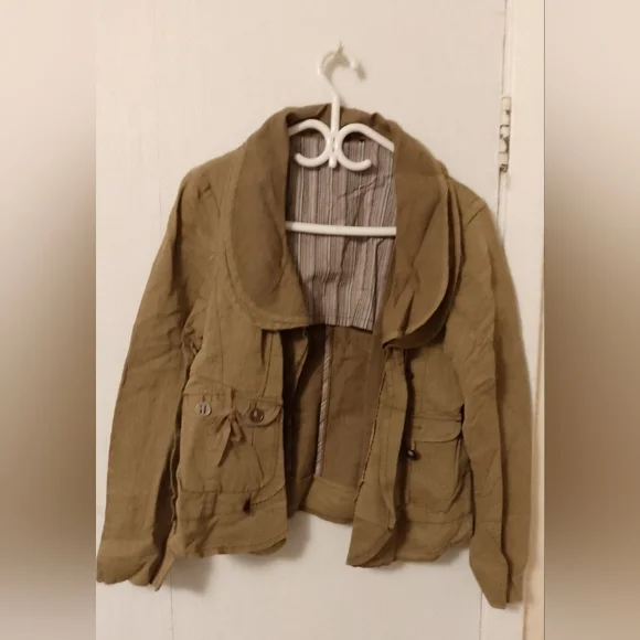 Chic Utility Jacket in Tan - Picture 2 of 5